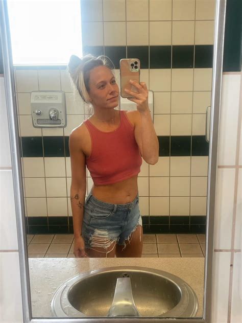 Rest stop selfie on a road trip : r/cougars_and_milfs_sfw