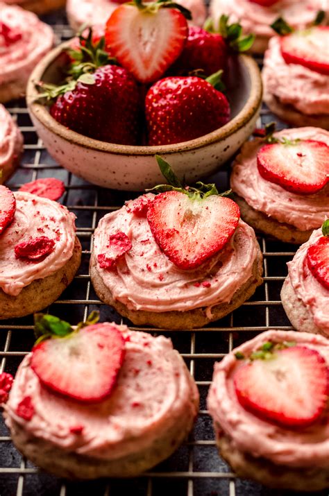 strawberry cake cookies 4