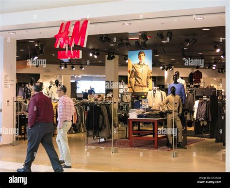 H&M Men's Store in the International Plaza, Tampa, FL, USA Stock Photo ...