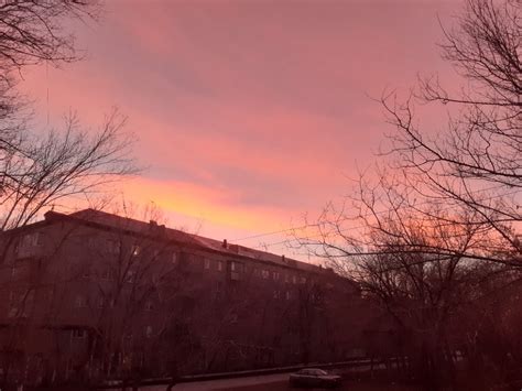 Создать мем "фотографии заката, закат в плохом качестве, малиновый ...