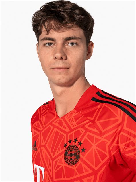 Men Goalkeeper shirt 22-23 red | Official FC Bayern Munich Store