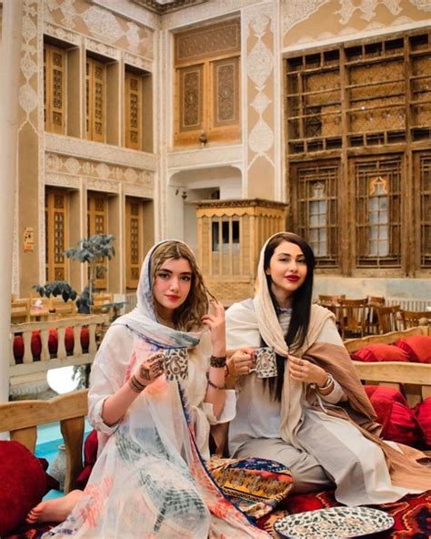 Иранки в отеле Малек аль Таджар в Йезде #Отели@bazariran #Йезд ...