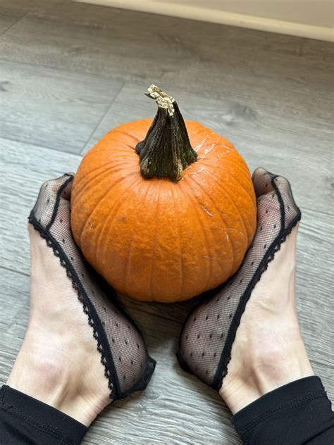 Feet treat? : r/FootFetish