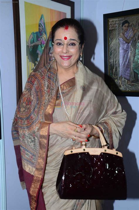 Poonam Sinha at JP Singhal exhibition on 15th Oct 2015 / Poonam Sinha ...