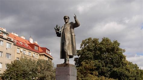 Пьедестал памятника Коневу в Праге с трудом удалось демонтировать | ИА ...
