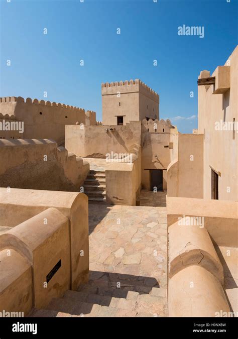 Innenhof von Fort Nakhl, oder Husn Al Heem, Festung, über Oase Nakhl ...