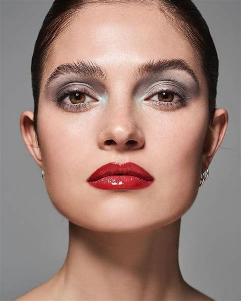 27 Iconic 70's Makeup Trends You Need to Try: Groovy Glam - 160grams