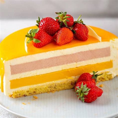 МУССОВЫЙ ТОРТ МАНГО-КЛУБНИКА | Recipe | Cake recipes, Triple chocolate ...