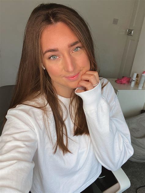 Cute Power Legs Nude