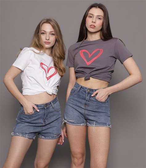 Футболка #8295, цвет белый - купить женские футболки оптом