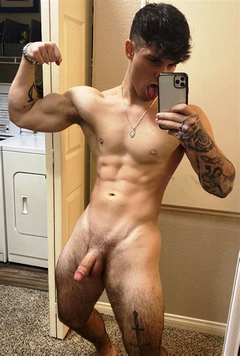 Video - Guys doing either 'single' or 'double biceps' while naked