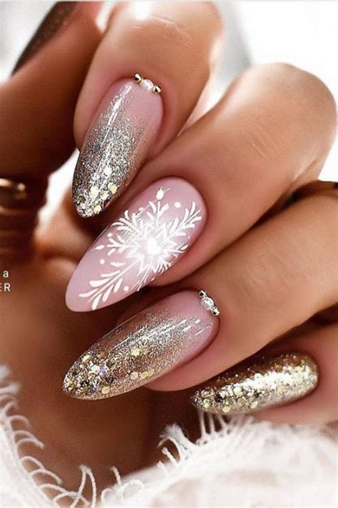 Яркий блестящий новогодний маникюр | Unhas natalícias, Unhas desenhadas ...