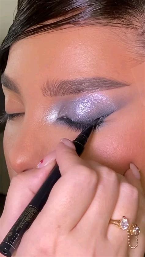 grey metallic smokey eyes tutorial maquillaje