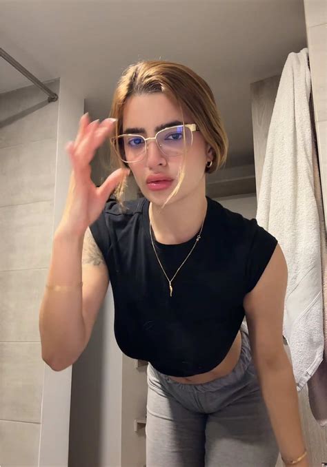 Videos de Laura sahar (@laurasahar00) con “sonido original - Canciones