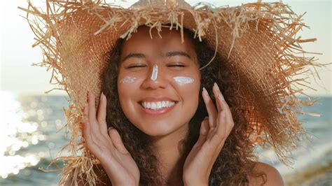 Is Safe Sun Tanning Even Possible? We Asked A Dermatologist