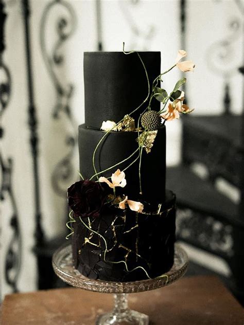 Gorgeous Black Wedding Cakes For The Unconventional Brides