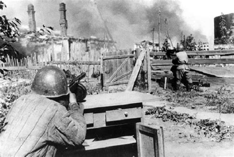 Горечь войны: 17 фотографий блокадного Ленинграда