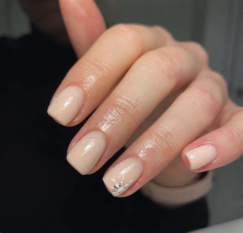 45+ Subtle Christmas Nails Design Ideas