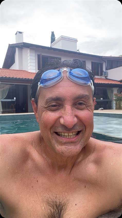 A Frase 'ultrapasse Sempre Pela Esquerda' Faz Parte Das Placas: