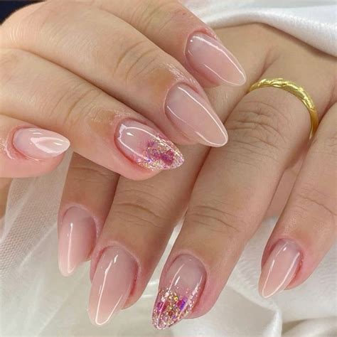 Unhas Claras E Delicadas Com Glitter - Surpreendente: Unhas de gel curtas, claras e delicadas | Veja agora ...