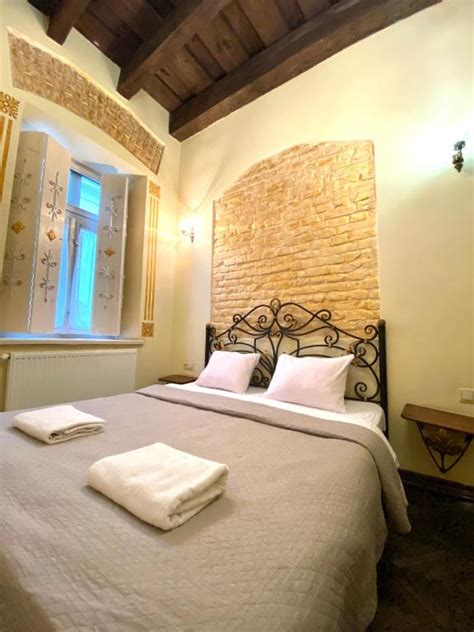 Квартира подобово на вулиці Валова 21а, Львів (оновлені ціни на 2024 рік)