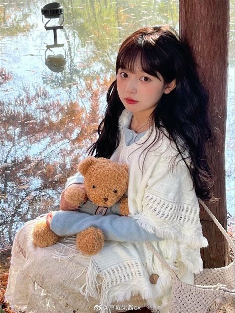 pin   time   model poses uzzlang girl wallpaper iphone