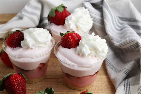 Strawberry Pudding Parfait Cups