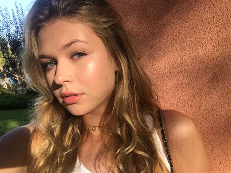18-летняя дочь Веры Брежневой показала сексуальное фото в купальнике