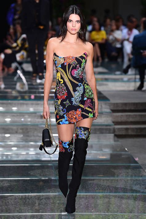 Kendall Jenner's Runway Modeling Looks: Pictures