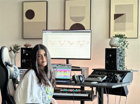 Camila Bravo destaca en el mercado internacional como ingeniera vocal