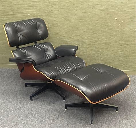 Iconic Herman Miller Eames Lounge Chair and Ottoman, Model 670 and 671