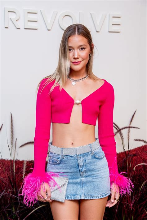 Olivia Ponton Sexy Mini Skirt - Hot Celebs Home