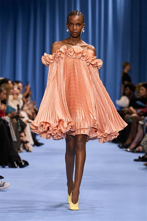 Vestidos en tendencia de Primavera-Verano 2024: Todos los diseños de