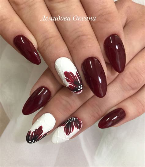 Красно белый маникюр - - #New | Floral nails, Stylish nails, Trendy nails