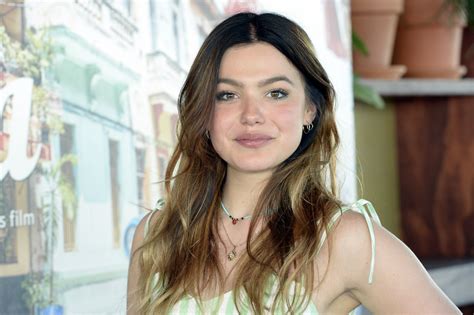 Abbey Hoes openhartig over haar liefdesleven | Grazia