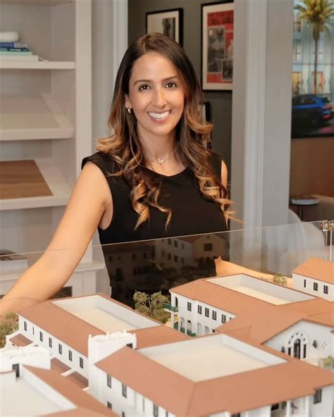 Nathalia Salas-Restrepo | Real Estate Enthusiast (@livingmiamiwithnat