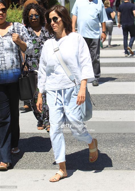 Jami Gertz's feet
