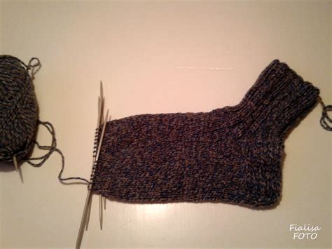 Fru Fialisa: Sticka en socka