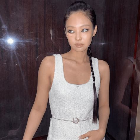 Download Jennie looking stylish in her fashionable outfit | Wallpapers.com