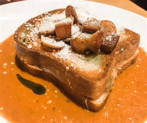 15 Must-Have Foods at Universal Studios Orlando