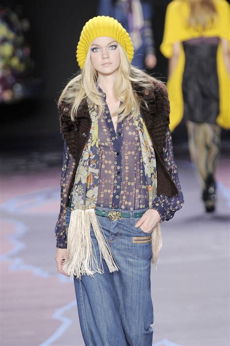 Lindsay Ellingson Pictures. Hotness Rating = 8.80/10