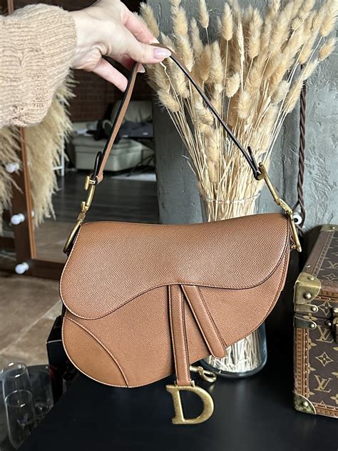 Сумка Christian Dior Saddle купить в Москве за 140 000 руб. Женские ...
