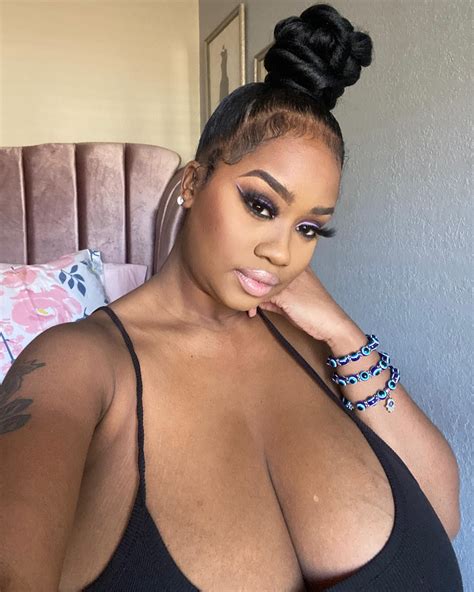 Mariyah | EVERYONE GO FOLLOW MY MAKEUP PAGE @makeupbybleu