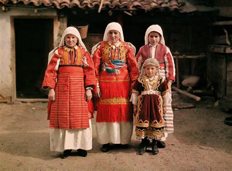 Македонский национальный костюм — Википедия
