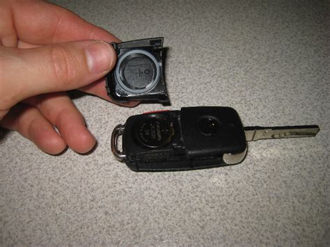 VW-Beetle-Key-Fob-Battery-Replacement-Guide-013