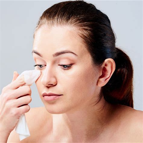 How To Gently Remove Eye Makeup at Elizabeth Gunther blog