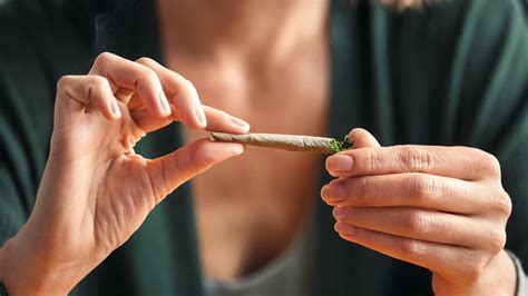 How to Roll a Joint: A Step-by-Step Guide for Beginners