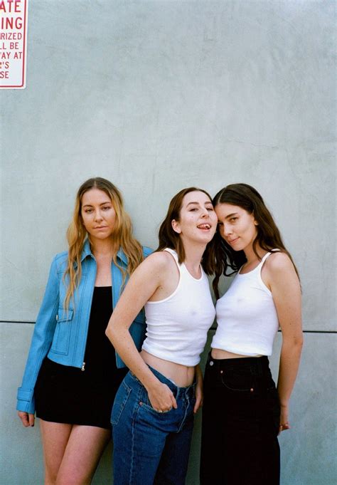 The Haim Sisters showing nipple : r/SexyMusicians