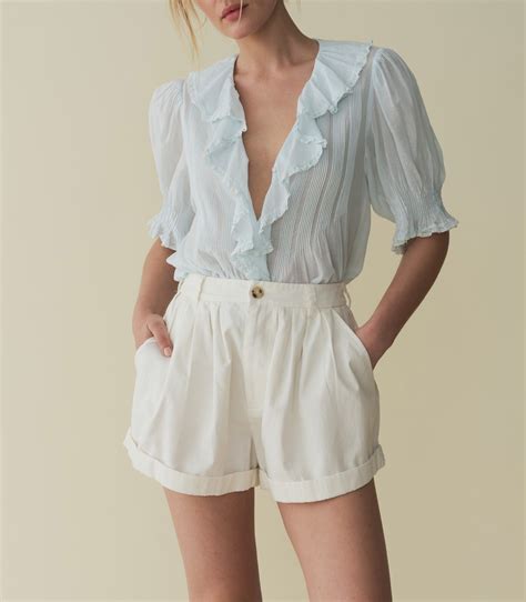 Taylor Swift's Prettiest Summer Top Is Finally Back in Stock | Who What ...