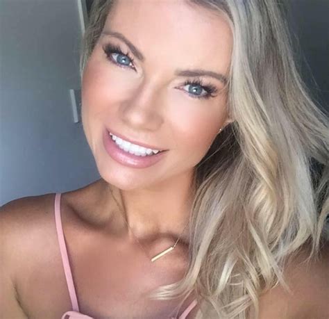 Nikki Mitchelle MUA & Spray Tan – Gold Coast - brisbanebestbeauty